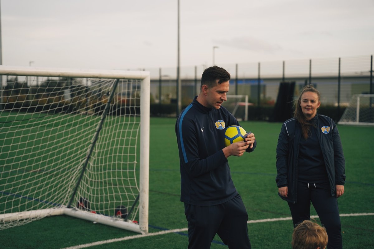 🤝 LEARNING FROM OTHERS is something I really love doing in both my professional and personal life! 

I am very lucky to be surrounded by amazing coaches at the FFF and I have learned new things from each and every person I have worked alongside so far!