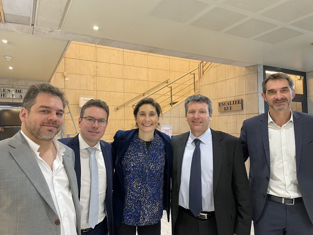 AOC1978's tweet photo. Avec les #EtatsGenerauxDuVélo, l'État marque sa volonté d’aider au développement de la filière vélo et de faire de la 🇫🇷 une nation leader en matière de cycle ! Pour donner au 🚲, qui coche tous les cases - santé, sport, écologie, industrie - la place qu'il mérite dans nos vies ! https://t.co/5NCLSzmvFX