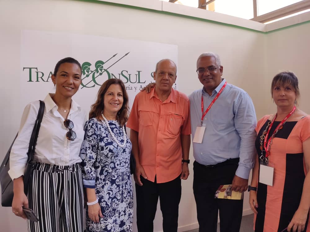 Oscar_CubaTSP's tweet photo. Visitamos con @RosyCubaMINJUS y @DiazYashna  las sedes expositivas de los 7  Bufetes Internacionales en la Feria de La Habana. Excelentes diseños y estrategias de comunicación para reflejar la calidad de sus servicios legales  a los actores económicos del país. @MMarreroCruz https://t.co/Nl7KB214Ya