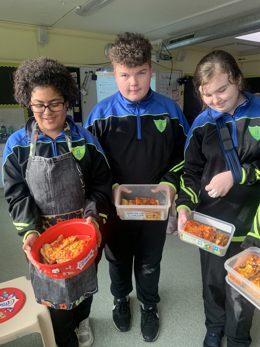 ScoilBernadette's tweet photo. Itโs Pizza Time - 2H rocking their #HomeEconomics #skill and made homemade #pizza #learningforliving today !! Yummy ๐ https://t.co/0G6vc6QU9e