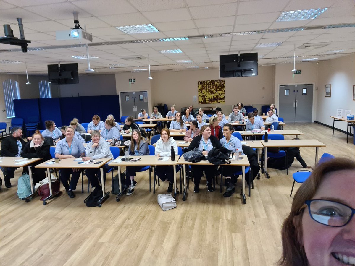 SussexKnowledge's tweet photo. Here at Dunhill Library, St Richards Hospital we had an INSANE Friday afternoon!  Library Manager Ivy presented at an Induction of 30 new HCA's and Library Assistant Danni presented at another Induction of 37 student nurses from University of Chichester! https://t.co/VVIl3B4Yon
