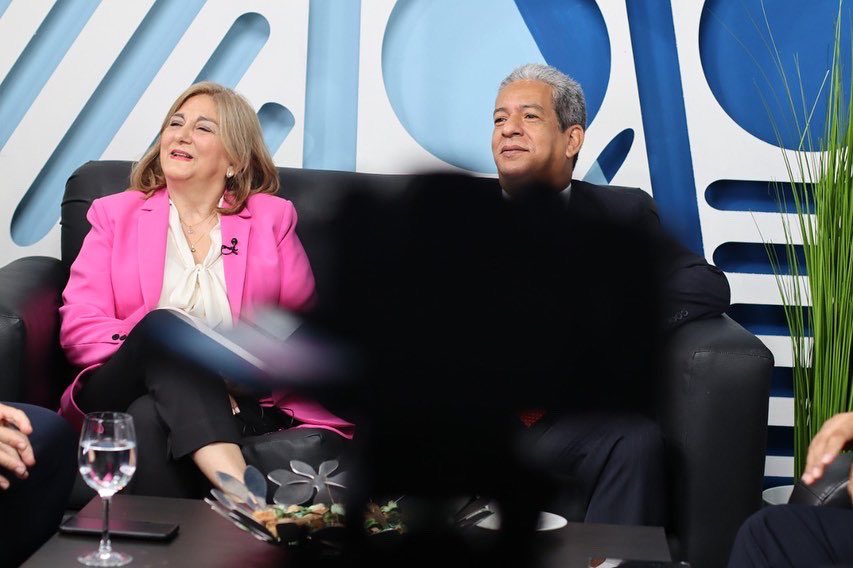 FopppredomTv's tweet photo. @ingridyeara y @RamonFelizMader altos dirigentes del @PartidoPRSC estuvieron hoy en #LaPoliticaMatutina afirmaron que la organización colorá  se encamina a una gran reestructuración y renovación. 

#FopppredomTV 
#ElCanaldelaPolitica 

🔴 Estamos en vivo en #YouTube 🔴 https://t.co/DWtizoawch