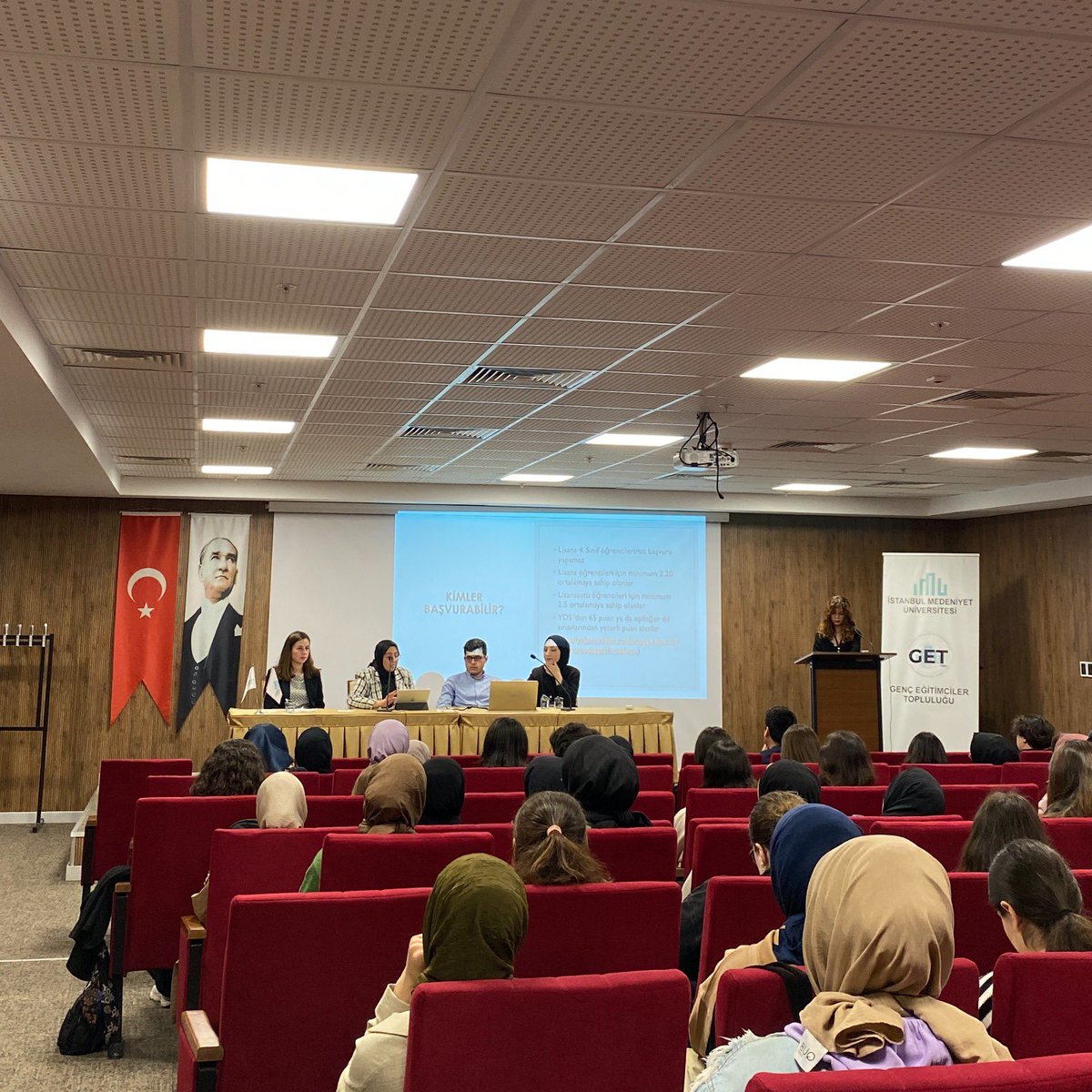 imuegitim's tweet photo. Genç Eğitimciler Topluluğu, Doç. Dr. Rabia SAVAŞ’ın desteğiyle "Eğitim Fakültesi Öğrencilerinin Kariyer Alternatifleri" konulu konferansını 2 Kasım Çarşamba günü saat 13:00’te İstanbul Medeniyet Üniversitesi Ziraat Bankası Kütüphanesi Konferans Salonunda gerçekleştirdi. https://t.co/FqhiJ63FS4