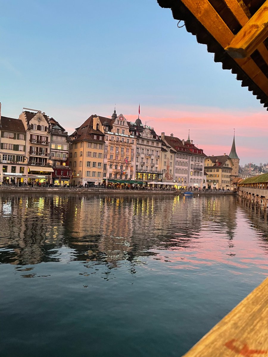 sdesignher's tweet photo. beautiful scenes in Swiss 🇨🇭 https://t.co/ONvsceEr0g
