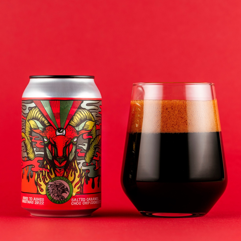 🎅 🍻Christmas BEER SPOTLIGHT 🍻🎅:   Ashes to Ashes Imperial Stout

Brace yourself for huge aromas of caramel and chocolate!💥

The indulgent Christmas treat you can't resist.🤩

Find cans now online and in good bottle shops.🎁
