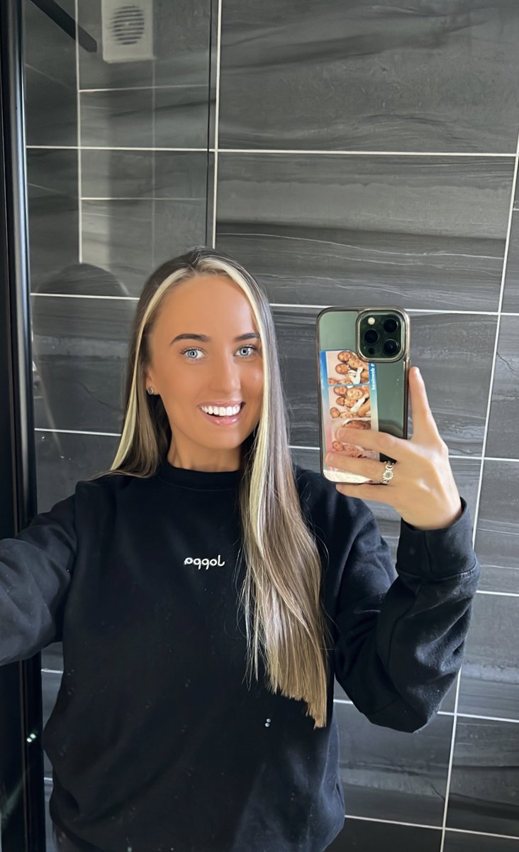 rebeccasmithX7's tweet photo. Blonde’s have more fun I heard 🤭 https://t.co/ceqWaabn4G