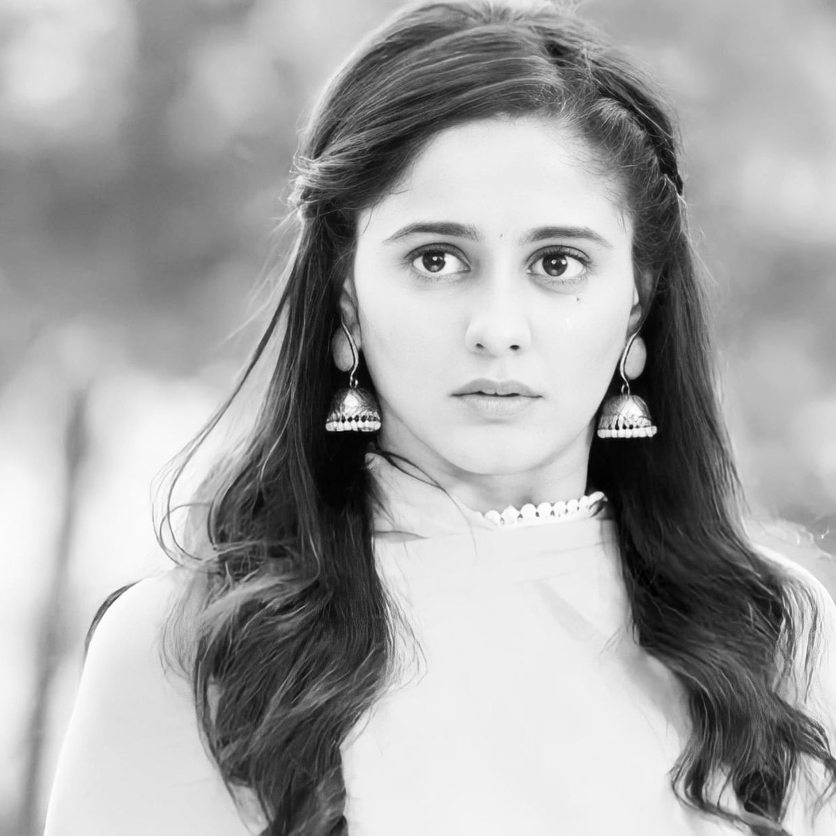She looks like a teenager here
#Ghumhaikisikeypyaarmeiin 
#AyeshaSingh