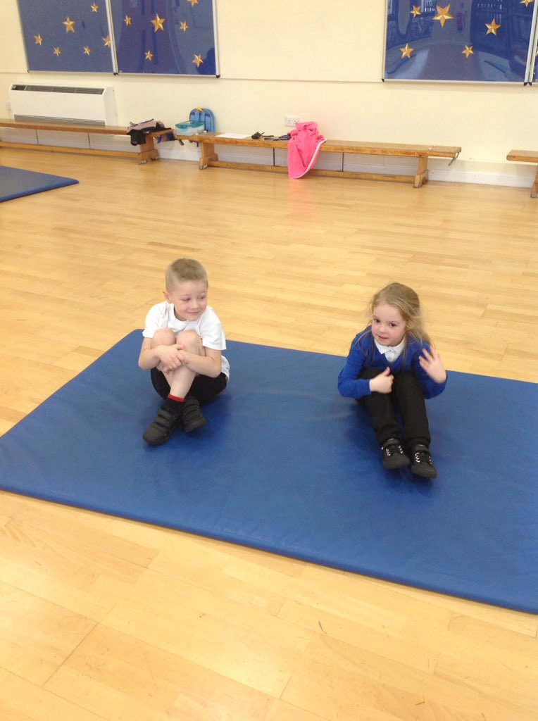 wla_y1's tweet photo. Class 2 made different shapes with their bodies in our gymnastics lesson. https://t.co/8YdEumG7ic