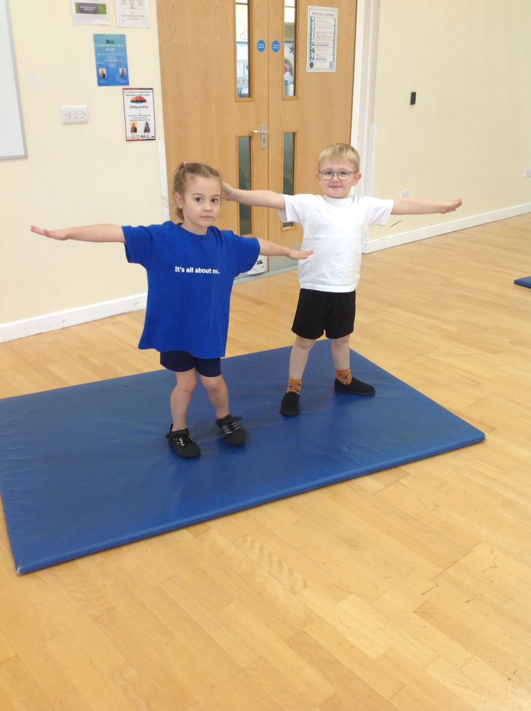 wla_y1's tweet photo. Class 2 made different shapes with their bodies in our gymnastics lesson. https://t.co/8YdEumG7ic