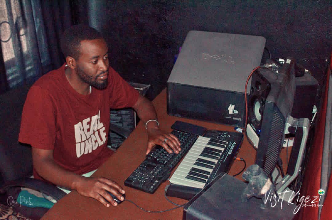 RealUncle13's tweet photo. Back to basics @springstudioUG https://t.co/zbHySbLqPp