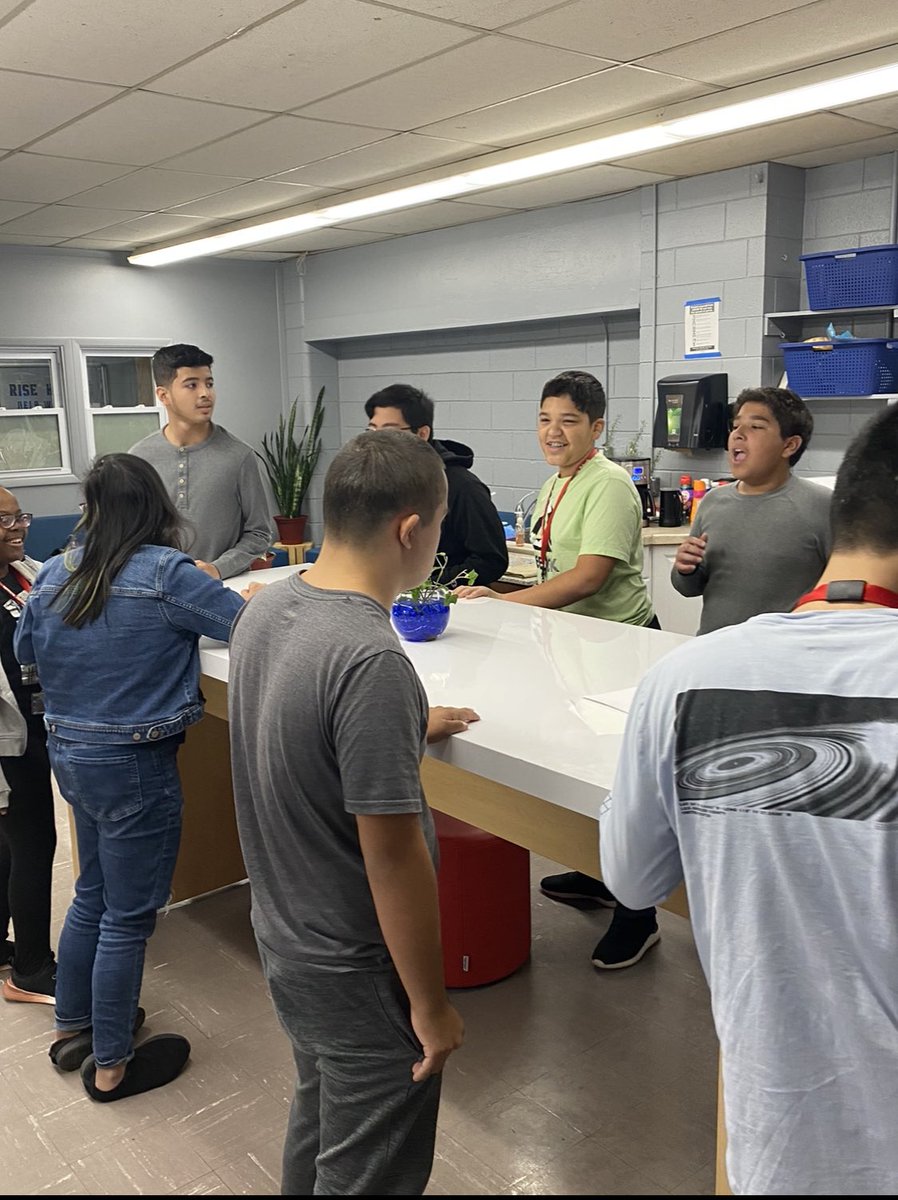 MHSRISE's tweet image. Our RISE learners love socializing around our new furniture! @mineolahs @CatherineFishm1 @mineola_septa #MineolaProud