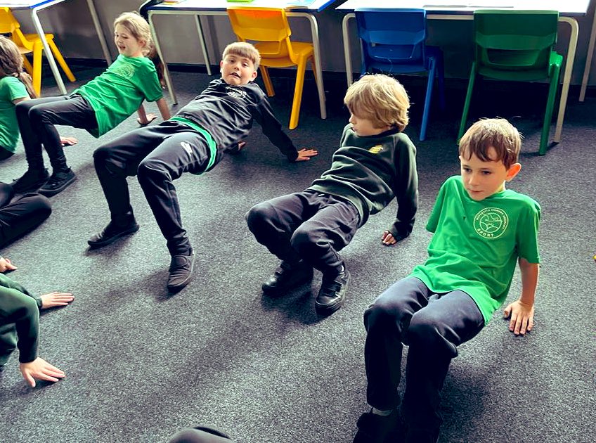 Ver_WPA's tweet photo. The rain will not stop PE! 🌧☔️💧Some fabulous poses in Ver this afternoon #WatersidePE #happychildrenlearn https://t.co/7C6DKcIOFs