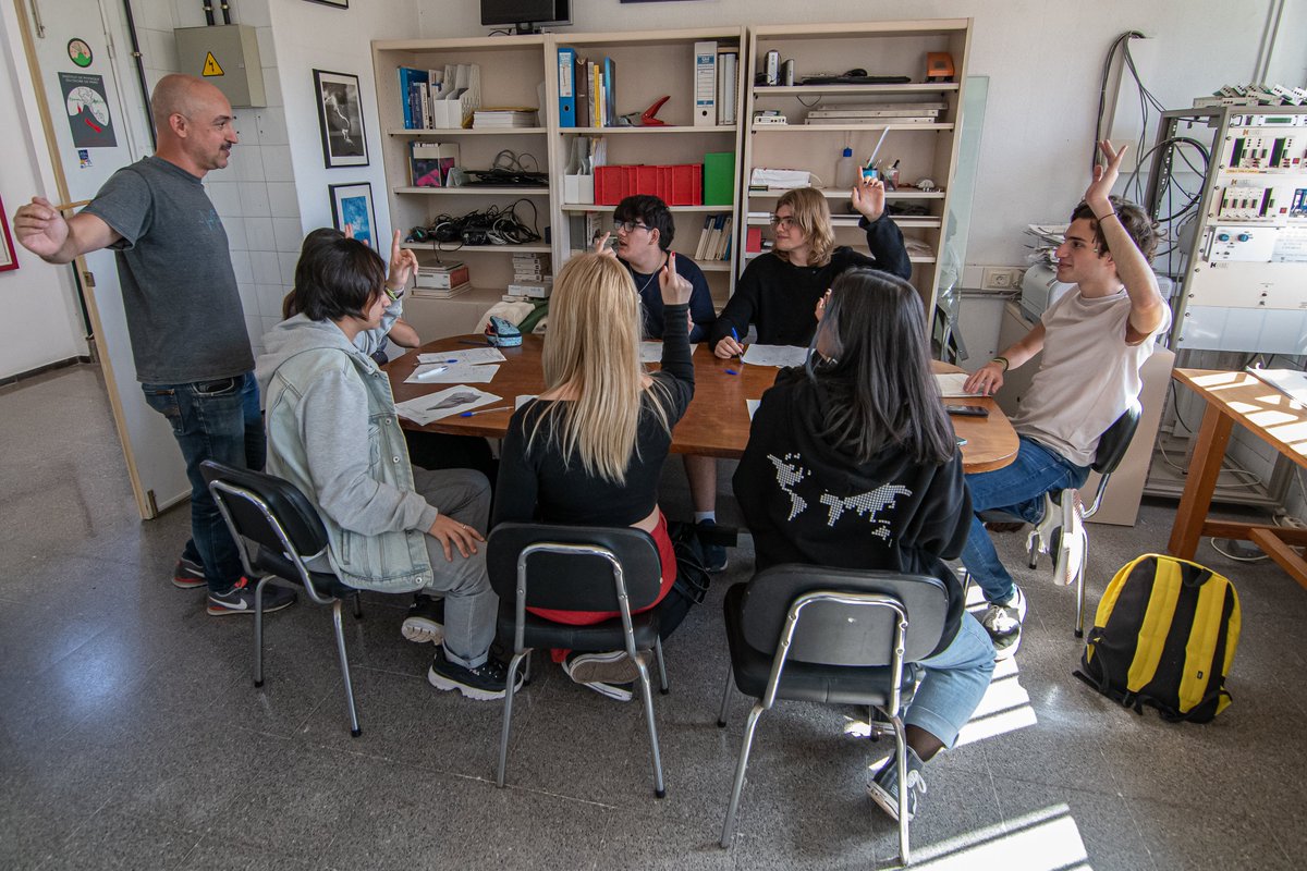 agenciaiisi's tweet photo. Ayer fue una jornada fantástica de #ciencia e #innovación para todas las edades en la #SCIC22, hoy nos esperan nuevas sesiones de actividades, te las iremos contando...
Consulta la AGENDA aquí:
https://t.co/BB6F9U7cLU
Promueve @EcoGobCan #Aciisi
#somosciencia #somosinnovación https://t.co/Uu6mgZsYdS