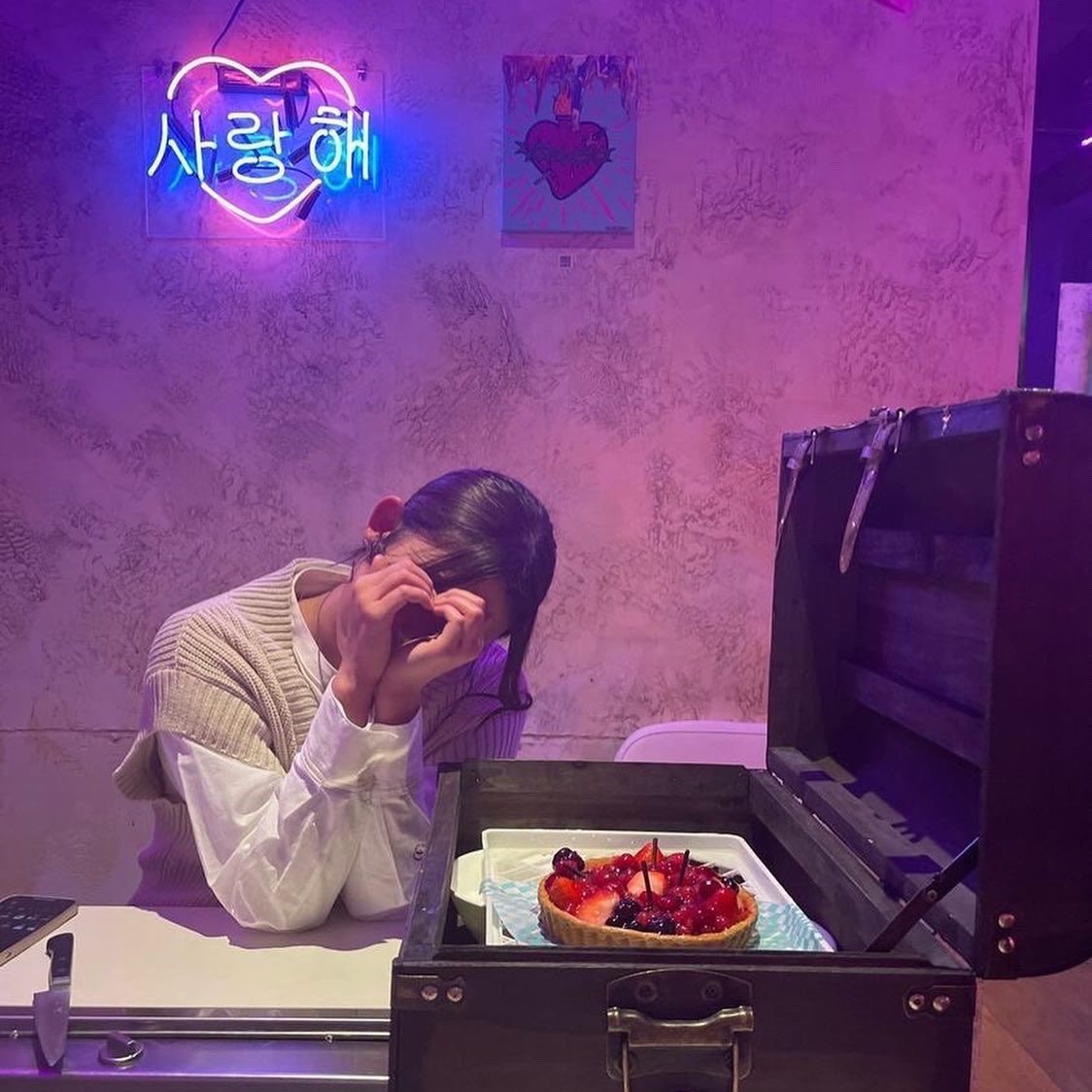 yakinikusimple's tweet photo. サプライズバースデー成功🎉✨
おめでとうございます🫶🏻🥹

ご来店ありがとうございました😊💓

本日もスタッフ一同お待ちしております🙇🏻🤍
#肉焼simple
#可愛い内装のお店
#仙台グルメ
#��ニンニク販売
#激安メニュー
#飲み放題
#食べ放題
#無煙ロースター
#韓国料理
#焼肉
#テキーラサービス https://t.co/KOI3vRR0sj