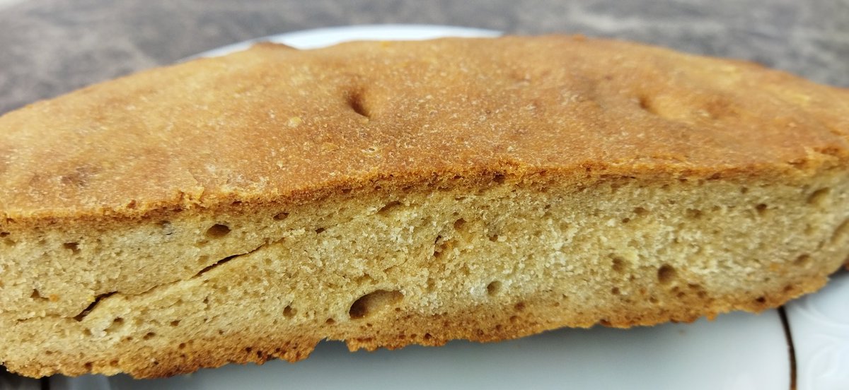 EGastronomi's tweet photo. Edirne Roman Yemeklerinden ikinci paylaşımdır.

Kendine özgü, karakteristiği olan unlu bir mamul "Poğaça ekmek".

#pogacaekmegi Edirne ve ilçelerinde özellikle Süloğlu ilçesinde sıklıkla yapılan sıkı bir ekmek türüdür.

#Edirne 
#edirneromanlari 
#edirnegastronomisi https://t.co/UCLE7IhUAt