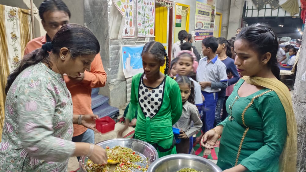 MSrishtee's tweet photo. CONNECTING #enviroment  TO #employment" 

Organized Workshop on Importance of #HealthyDiet for children at Appu Society, Bathinda with the team of #children there.

Contact us at 8618059929
https://t.co/7h5OX4Py8e

#children #diet #healthydiet #nutrition #balancediet #children https://t.co/1IR0m7OM3z