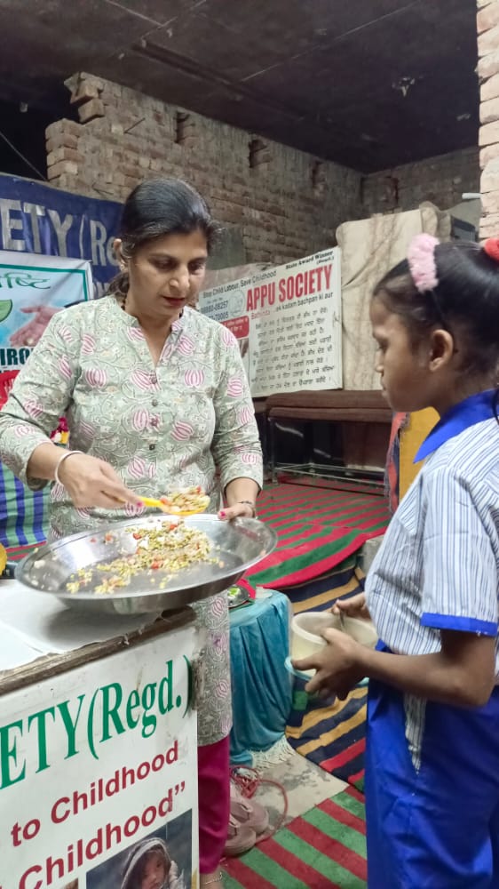 MSrishtee's tweet photo. CONNECTING #enviroment  TO #employment" 

Organized Workshop on Importance of #HealthyDiet for children at Appu Society, Bathinda with the team of #children there.

Contact us at 8618059929
https://t.co/7h5OX4Py8e

#children #diet #healthydiet #nutrition #balancediet #children https://t.co/1IR0m7OM3z