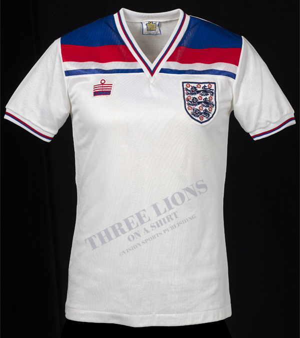 3LionsShirtbook's tweet photo. Awesome Admiral
.
Match worn by Kevin Keegan v Hungary (1981)

Now considered an all-time classic, Brian Clough said Admiral’s 1982 World Cup shirt “looks like one of my mother’s old pinnies!”
.
Three Lions On A Shirt is out now - https://t.co/zpe8d6Ok3g
#3LOAS #EnglandFootball https://t.co/OQyuXlN09E