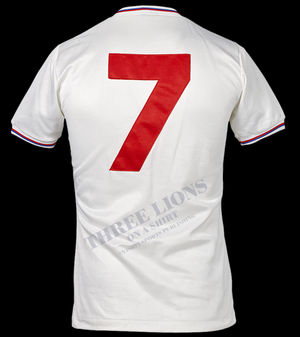 3LionsShirtbook's tweet photo. Awesome Admiral
.
Match worn by Kevin Keegan v Hungary (1981)

Now considered an all-time classic, Brian Clough said Admiral’s 1982 World Cup shirt “looks like one of my mother’s old pinnies!”
.
Three Lions On A Shirt is out now - https://t.co/zpe8d6Ok3g
#3LOAS #EnglandFootball https://t.co/OQyuXlN09E