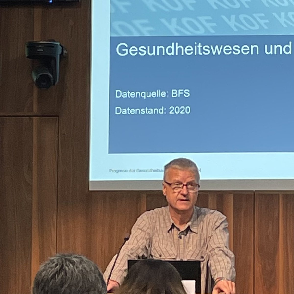 Eli_Rizzi's tweet photo. Präsentation der von @Comparis finanzierten Gesundheitsprognose mit Michael Graff Leiter Konjunkur: „Gesundheitsausgaben an privatem Konsum sinken zwischen 2022 und 2021 von 17,6 auf 16,7%“@KOFETH @BAG_OFSP_UFSP @FelixSchneuwly @alain_berset #Gesundheitskosten #BAG #krankenkasse https://t.co/UWgmXp8IXq