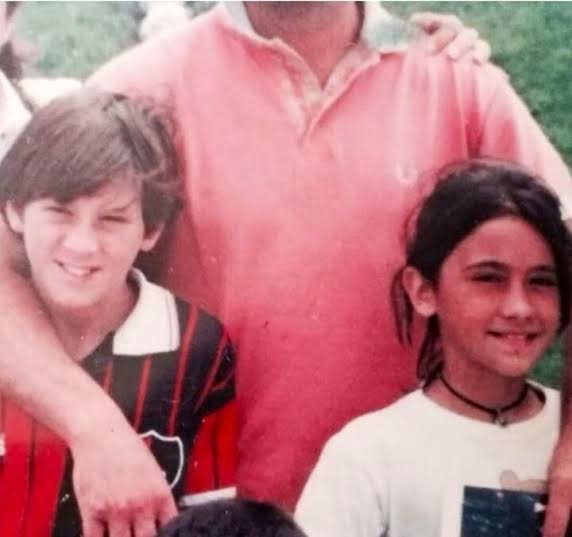 epikmessianlari's tweet photo. 🗣️Lionel Messi: 

"Antonella'yı 7 yaşından beri tanırım. Barcelona'ya geldiğimde sürekli iletişim kurmanın bir yolu yoktu, haftada bir konuşurduk ve aramalar kısaydı. Ama benim aklımda her zaman sadece o vardı."❤️ https://t.co/y9XkFQKfwJ
