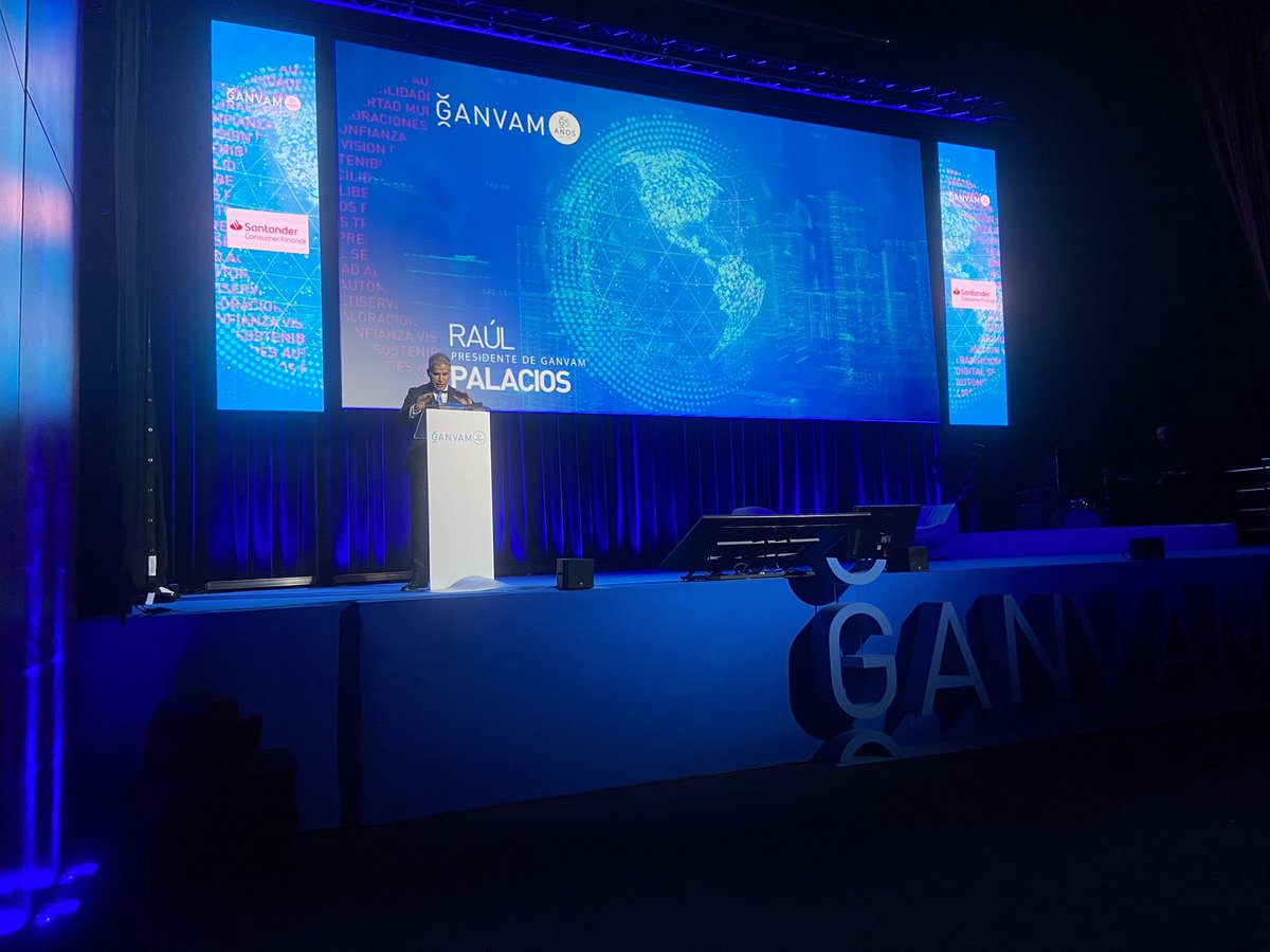 coches's tweet photo. 🔴 ¡Arranca #eXpoGanvam, punto de encuentro de más de un millar de profesionales de la automoción! ➡ Las palabras de Raúl Palacios, pdte @GanvamOficial, destacan la responsabilidad de acompañar a todas las empresas del sector en este proceso de modernización 🚗 ¿Subes? 👇 https://t.co/ikN8RXksA0