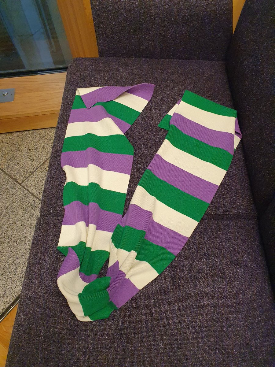 Obsolesence's tweet photo. I have just been asked to remove my new scarf. I refused because its lovely &amp; inoffensive. Apparently @ScotParl believes these colours are unacceptable while several MSPs wear rainbow lanyards. @ScotParl is now policing clothing colours.
#WomenWontWheesht https://t.co/tvB5DPcxE9