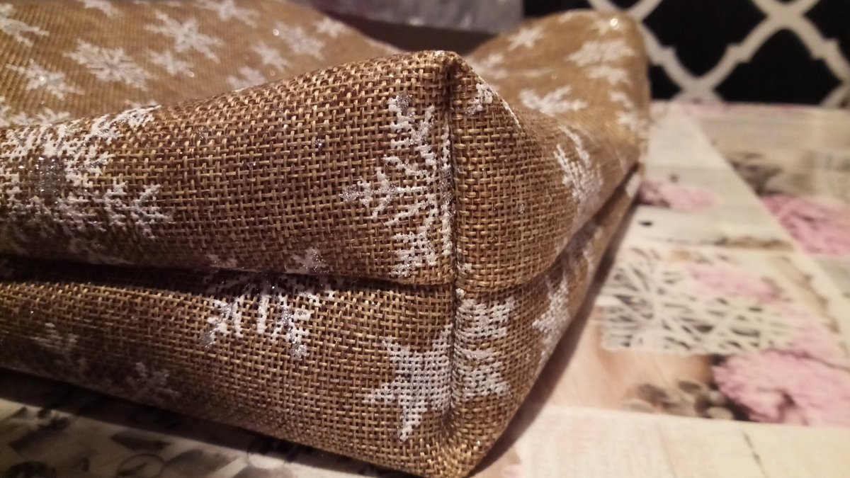 bybelette76's tweet photo. Prépa marché de Noël 🎅
Tote bag toile de jute .
#couture #couturière #sewing #totebag #totebags #sac #jute #artisanat #artisane #savoirfaire #artisanatfrançais #handmade #Faitmain #Hautotsurmer #Dieppe https://t.co/AW98DwQQAF