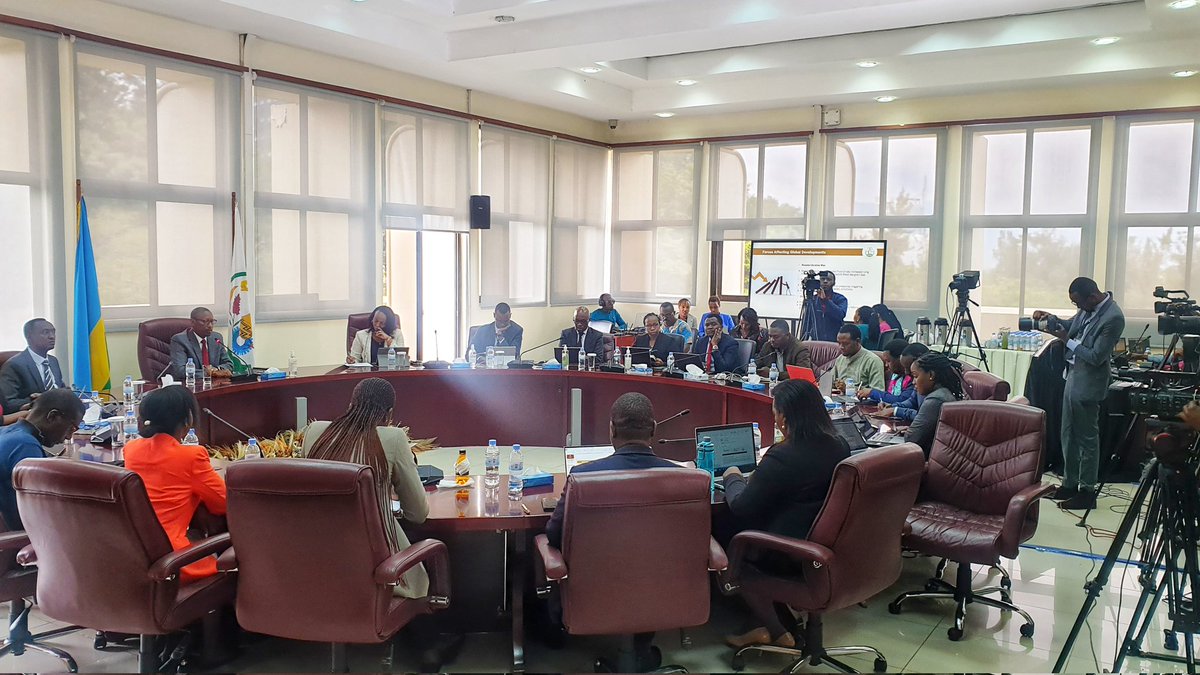 CentralBankRw's tweet photo. Happening Now: Governor @rwangombwajRW is briefing the media on the decision that was taken, following the MPC and FSC meetings that convened this week. 

#MPC2022 
#FSC2022 
#BNREngage 
#KnowYourCentralBank 🏛 https://t.co/Rp5cZarzZl