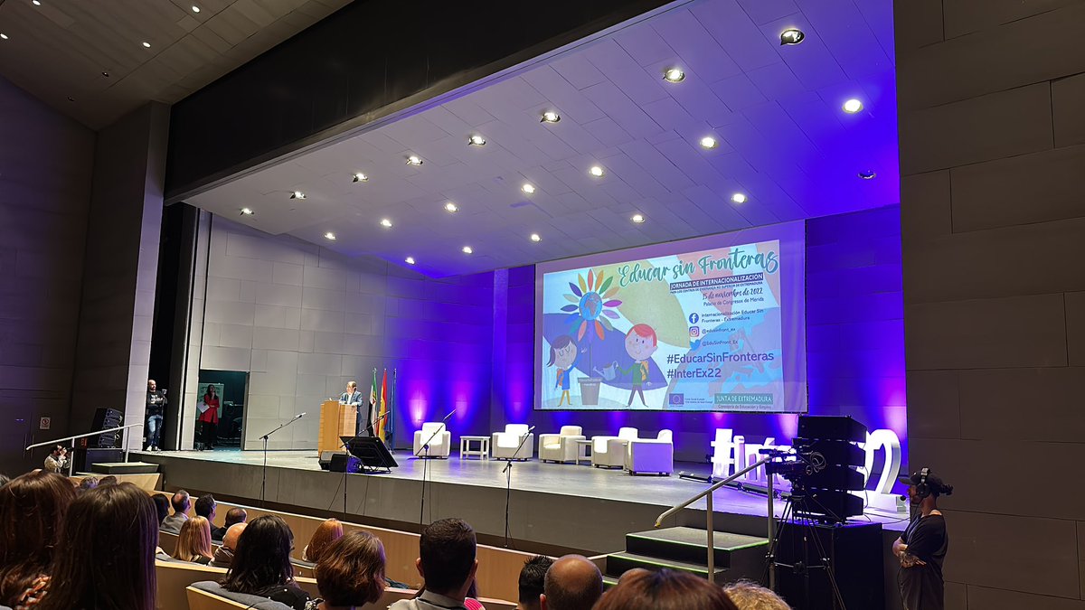 UpeBadajoz's tweet photo. 📌 Hoy la UPE #Badajoz está en el palacio de congresos de #Mérida en la Jornada de Internacionalización "Educar sin fronteras" Un viaje a la Internacionalización 🌍 para los centros de enseñanza no superior de #Extremadura 🟢⚪️⚫️ #InterEx22 #EducarSinFronteras @EduSinFront_Ex https://t.co/HJ3465GxDm