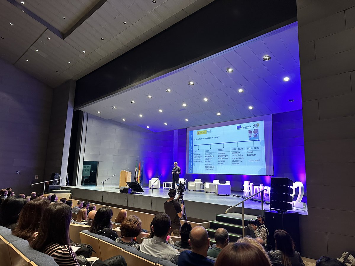 UpeBadajoz's tweet photo. 📌 Hoy la UPE #Badajoz está en el palacio de congresos de #Mérida en la Jornada de Internacionalización "Educar sin fronteras" Un viaje a la Internacionalización 🌍 para los centros de enseñanza no superior de #Extremadura 🟢⚪️⚫️ #InterEx22 #EducarSinFronteras @EduSinFront_Ex https://t.co/HJ3465GxDm