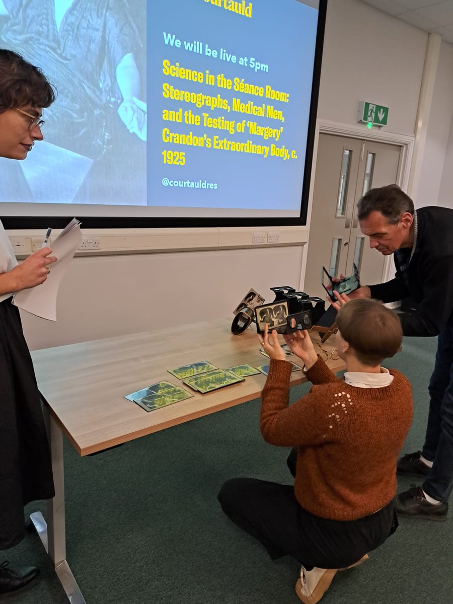 CourtauldRes's tweet image. Amazing lecture last night by @EmmaMerkling exploring ⭐️Science in the Séance Room⭐️ 
The audience had access to rare stereographic photos and stereo viewers thanks to the generosity of @londonstereo, @SenateHouseLib &amp;amp; @theUL 

See more events 👉courtauld.ac.uk/research/whats…
