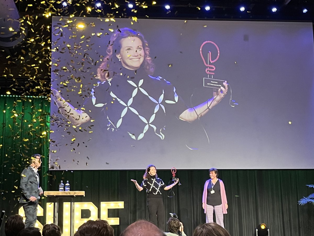 Van harte gefeliciteerd met de Onderwijsaward 2022 op de ⁦<a href="/SURF/">Surf</a> Onderwijsraden #owd22 ⁦<a href="/MBORaad/">MBO Raad</a>⁩ ⁦<a href="/MBODigitaal/">MBO Digitaal</a>⁩ ⁦@mkosterwentink⁩