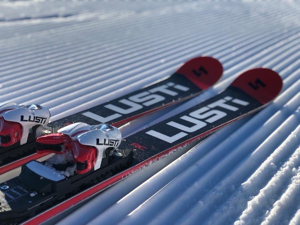 nevasport's tweet photo. Buenos días esquiadores 🙋‍♂️comenzamos la mañana con las propuestas para esta temporada de:

#Stöckli 👉https://t.co/hIBUqg6Vju
#LUSTi 👉https://t.co/FdEvBfSAQX
#KesslerSwiss 👉https://t.co/jVrk8gGofP

© @asiersanz para #nevasportmaterial https://t.co/jOdoLLNEbh