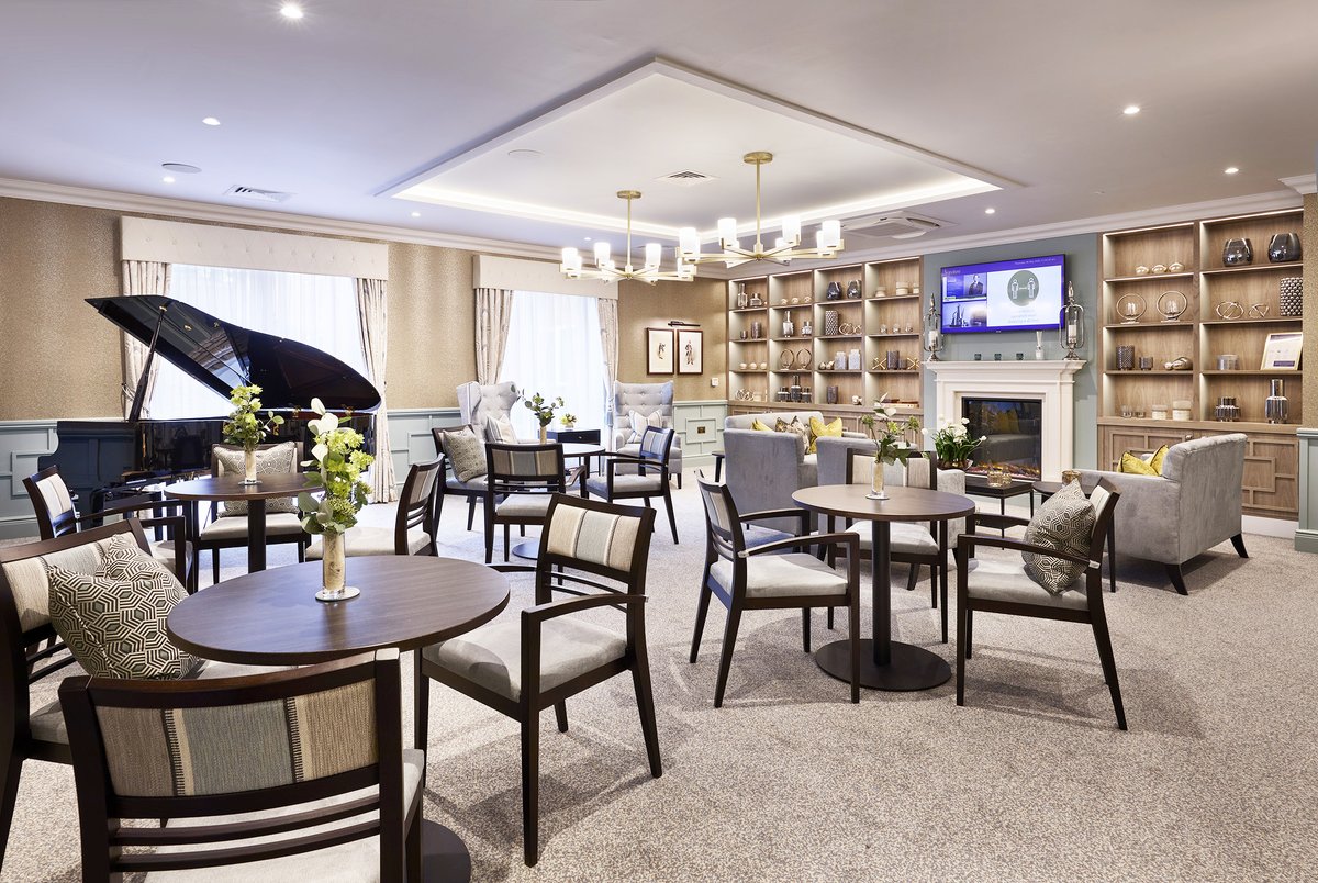 rsrobertsonltd's tweet photo. Signature Barnet is a modern luxury senior living residence.

We supplied a decorative lighting package throughout and our sister company 
@Protocol_uk
 also worked on the project.

Read more about on our website
https://t.co/uLS4JH6Wvd

#lighting #interiordesign #lightingdesign https://t.co/nBaH4D1kHt
