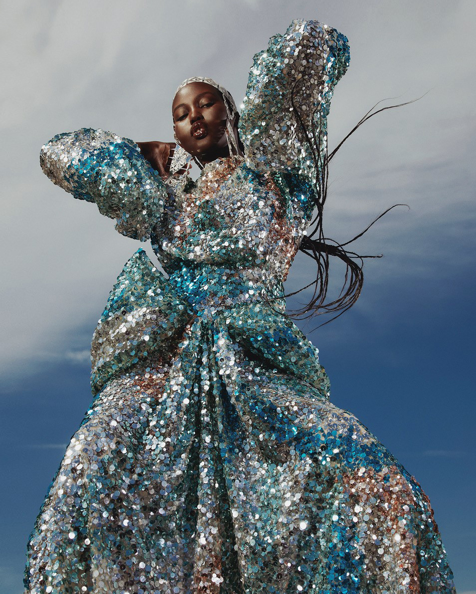 gucci_jp's tweet photo. #GucciCosmogonie コレクションのドレスをまとったアドゥ・アケチ #AdutAkech を #AdrienneRaquel が @vmagazine のために撮影。
Styled by #GroCurtis. https://t.co/dG3Rn2Cj7V