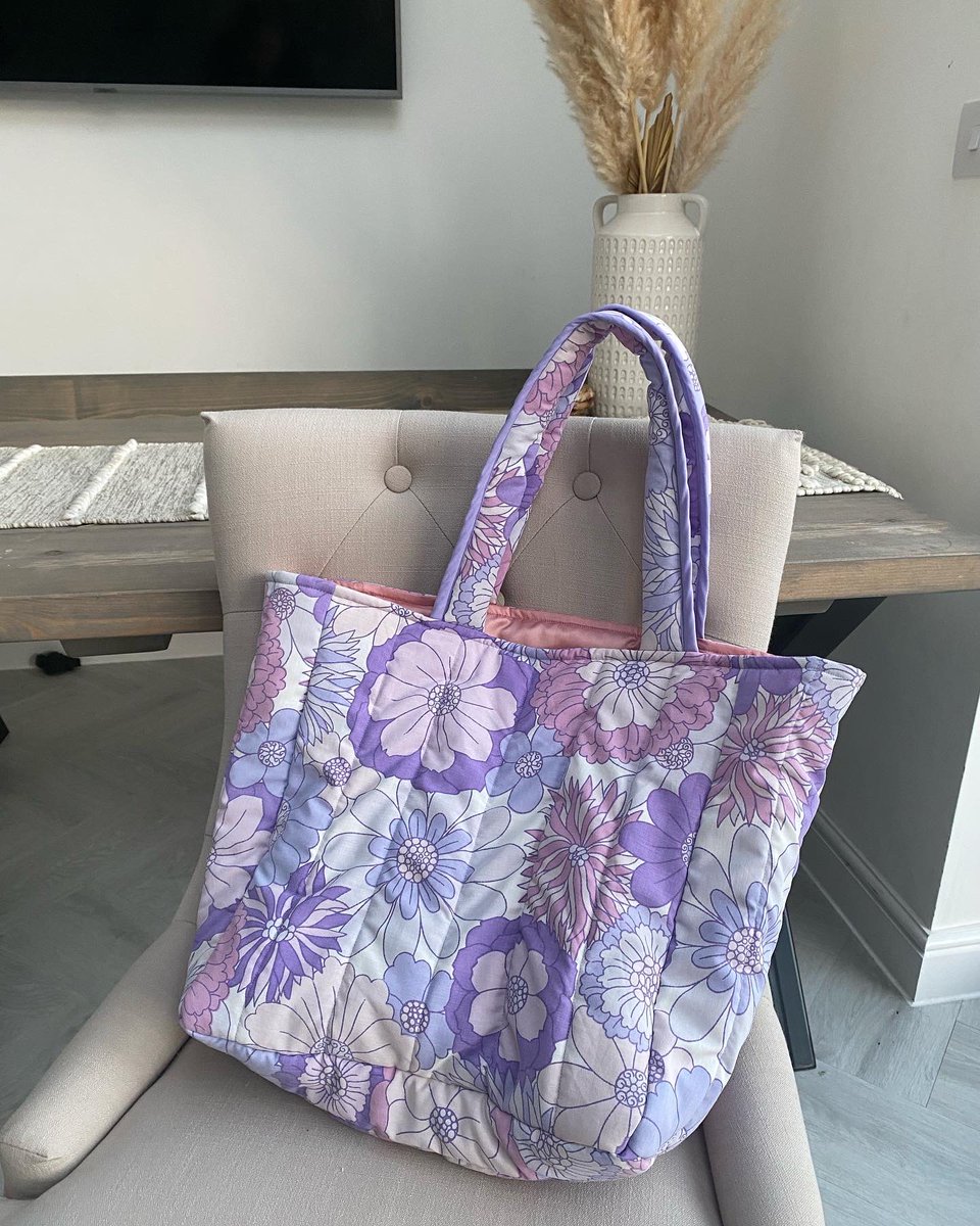 floraldanielle's tweet photo. I’ve set up a Twitter for my small business @weepysweetpea 🌸💖 please give it a follow! Here are the vintage bedsheets I upcycled into a quilted tote bag 💜 https://t.co/zhmbSKKT27