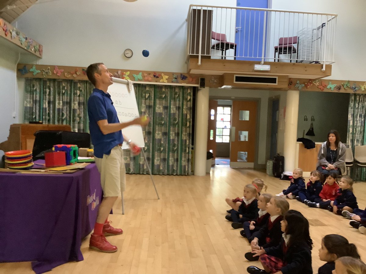 Kindergarten having great fun celebrating #MathsWeekEngland learning about counting, shapes and repeated patterns whilst problem solving and working collaboratively 🤩 <a href="/THSch_Maths/">TH Maths</a>