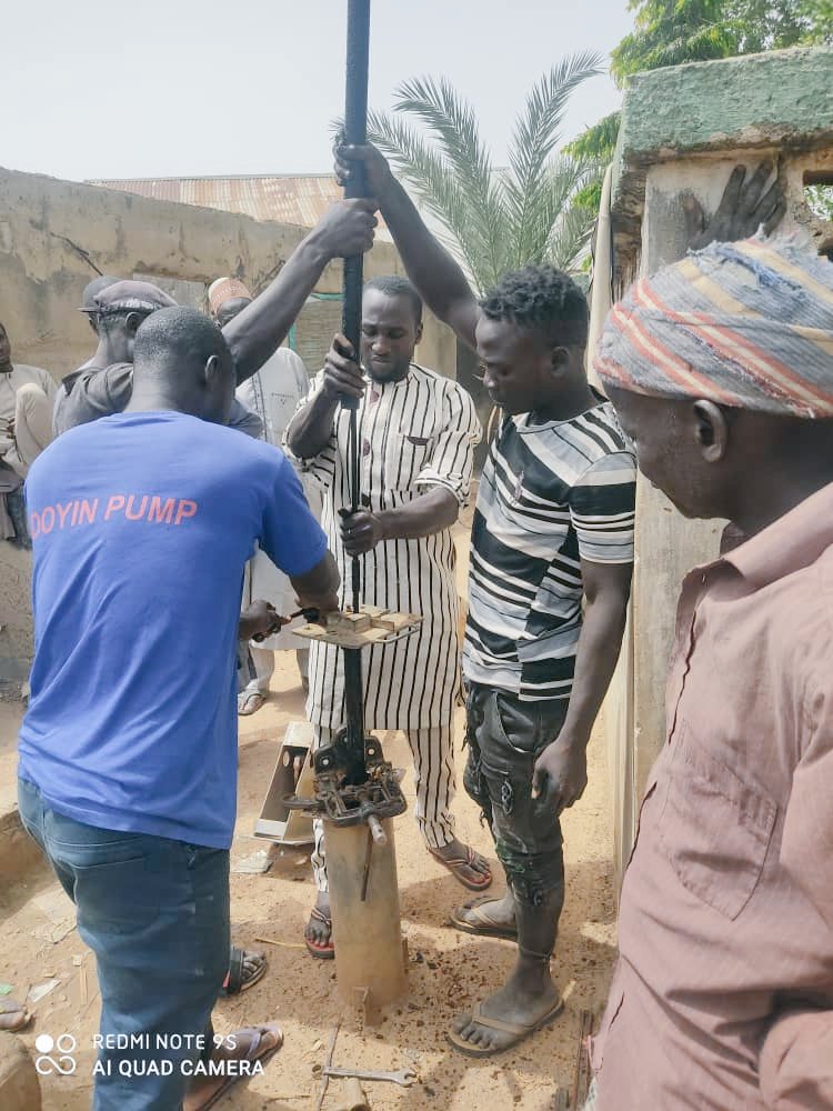 isnuhu's tweet photo. #KwariAtWork
Repairs of six faulty handpump boreholes at various communities in Kauran Wali South, Kudan Local Government Area, were sponsored by @Abdu_Kwari. 

©Kwari Media Team https://t.co/5Aon5qluBm