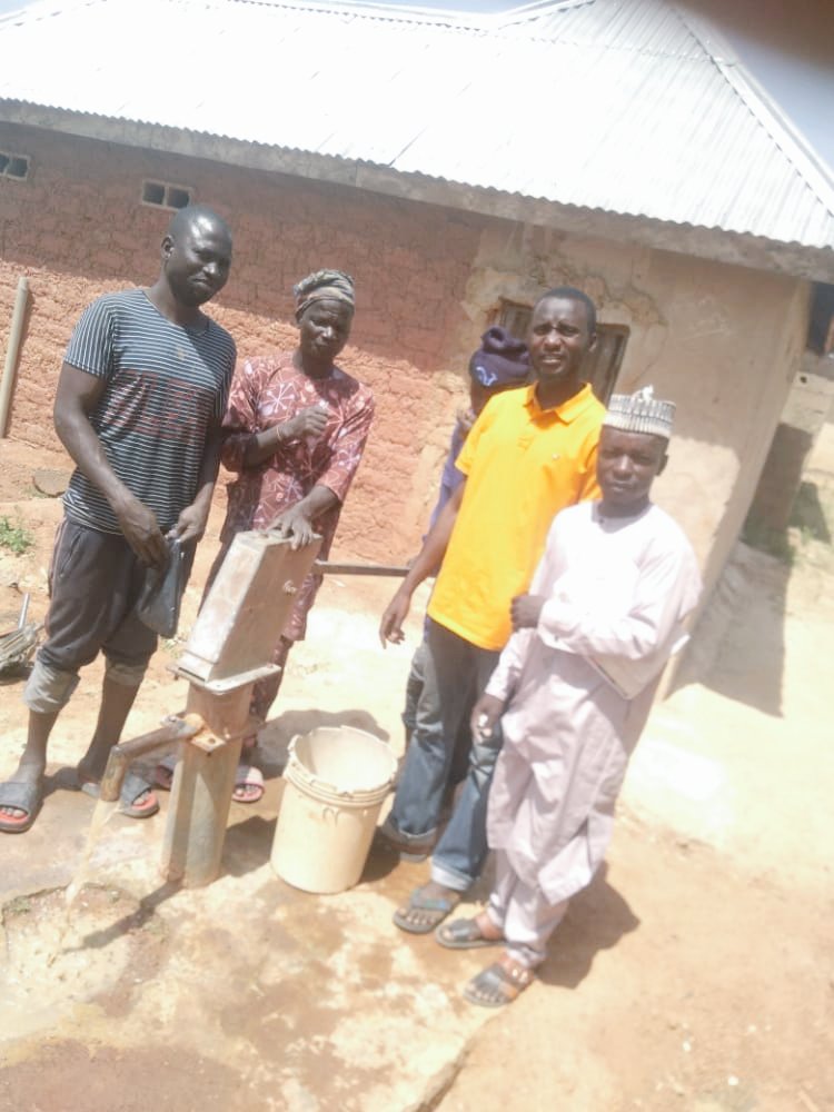 isnuhu's tweet photo. #KwariAtWork
Repairs of six faulty handpump boreholes at various communities in Kauran Wali South, Kudan Local Government Area, were sponsored by @Abdu_Kwari. 

©Kwari Media Team https://t.co/5Aon5qluBm