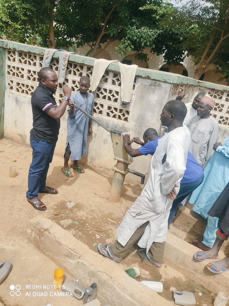 isnuhu's tweet photo. #KwariAtWork
Repairs of six faulty handpump boreholes at various communities in Kauran Wali South, Kudan Local Government Area, were sponsored by @Abdu_Kwari. 

©Kwari Media Team https://t.co/5Aon5qluBm