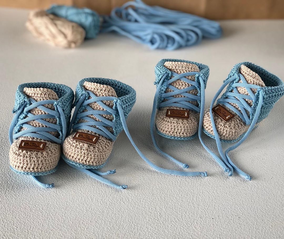 Good morning! #earlybiz Two Tone Crochet Boots
bit.ly/3E8VQiu

#firsttmaster #shopindie #CraftBizParty #crochet #gifts