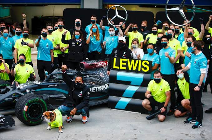 #F1 tarihinde bugün: 

Lewis Hamilton, İstanbul Park'ta yapılan yarışı kazanarak 7. dünya şampiyonluğunu elde etti! Hamilton, istatistik olarak F1 tarihinin en başarılı pilotu. 

📍2020 Türkiye Grand Prix