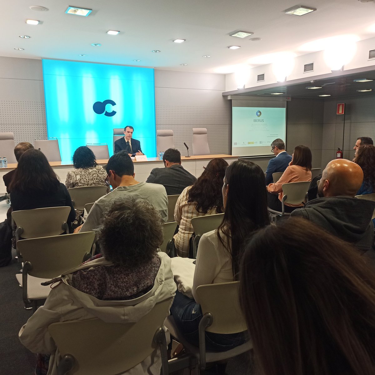 _ITCL's tweet photo. #REDiberus #REDCervera
💠Helios de Rosario, @ibv_org explica los objetivos de un ambicioso proyecto de aplicación de ingeniería biomédica aplicada a patologías degenerativas como del sistema neuromúsculoesquelético
#IA #sensórica #tecnologia
#Alzheimer #ictus https://t.co/0ORTepmhkp