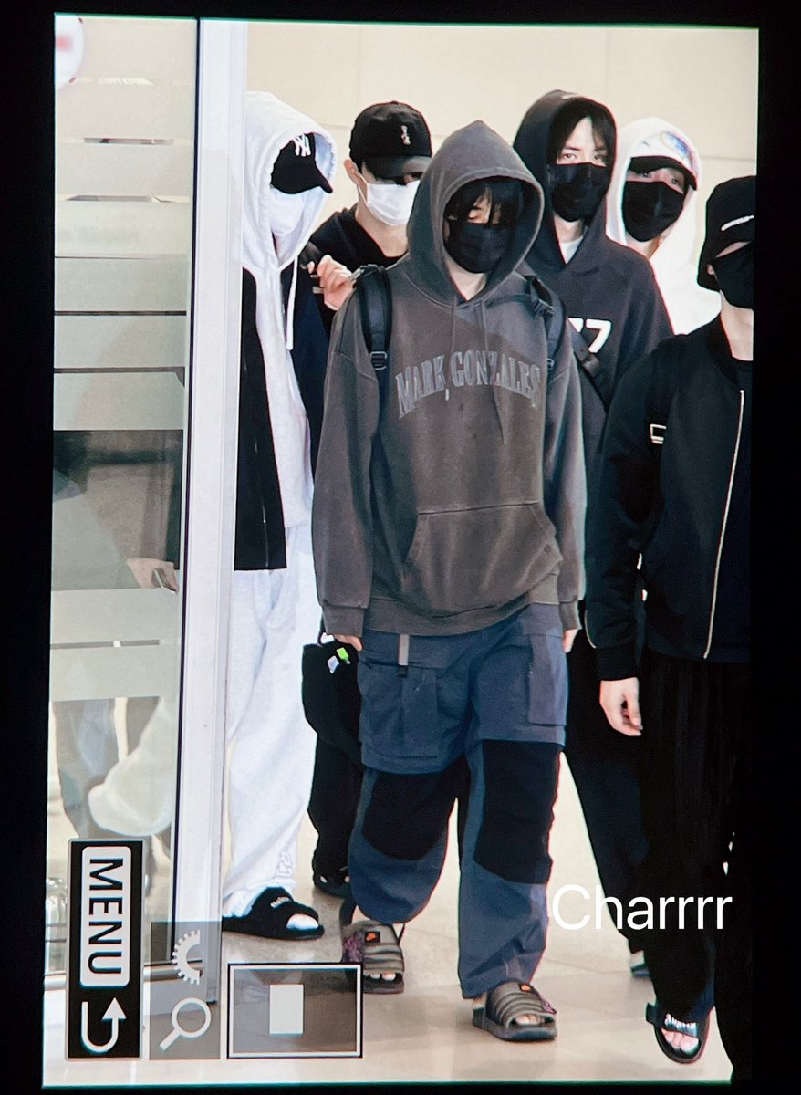 Charrrr999's tweet photo. 221115 Sunwoo ICN Arrival

#더보이즈 #THEBOYZ #선우 #SUNWOO https://t.co/WULnnTNVf4