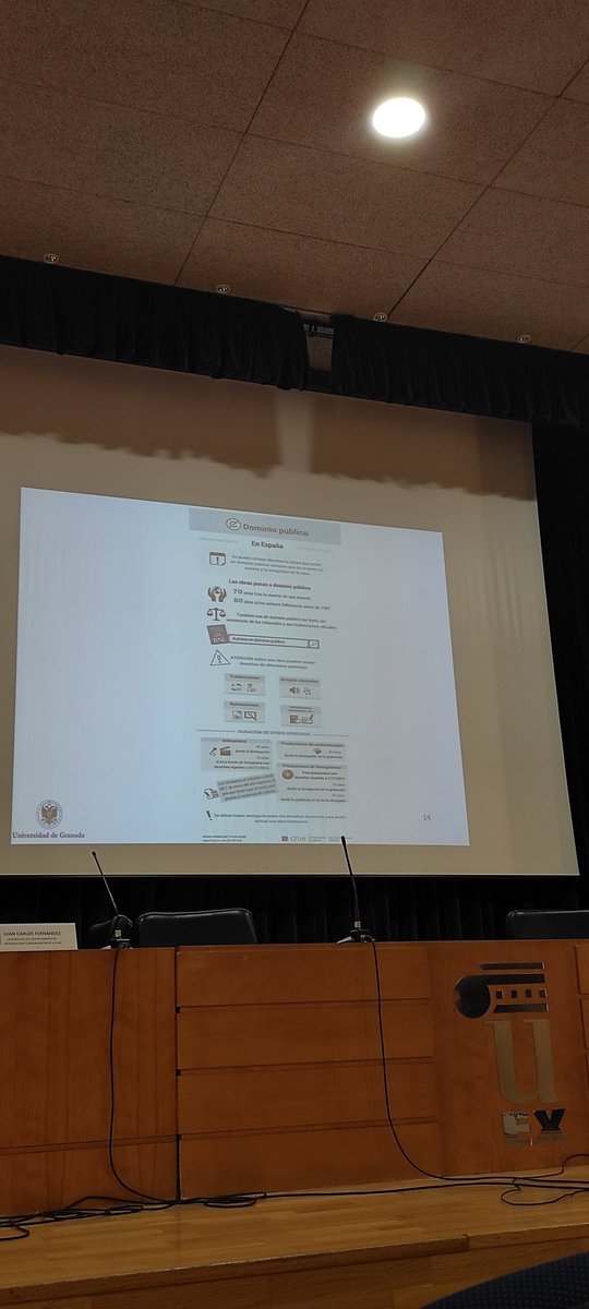 pilo_llasiman's tweet image. &quot;Frente a la rigidez de los #DerechosDeAutor, la #éticaHacker plantea que deben desaparecer&quot;, explica Fernández. Y también comparte una interesante #infografía sobre la duración de estos derechos y su paso a dominio público. investigación. #aulaperiodismouex
#doctorado