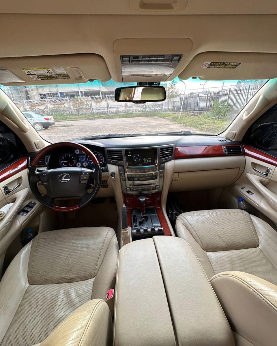 ala_autos's tweet photo. Nigerian Used Lexus LX570 🔥🔥
Year: 2008 upgraded to 2020
Custom duty: Paid
Price: N25M
Location: Abuja #cars #carsinabuja @Abuja_AutoHaven @WutaMotorsNG https://t.co/JvP1IX6raa