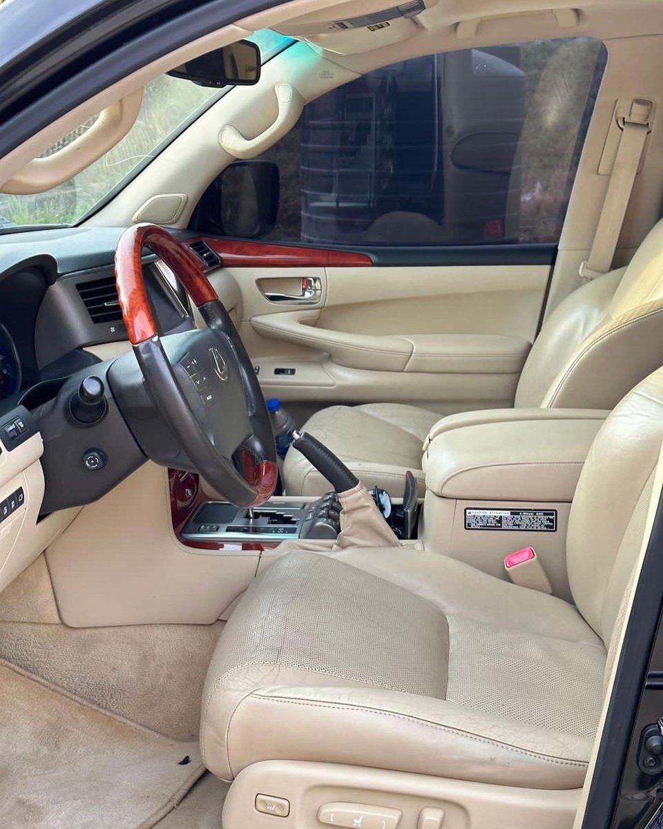 ala_autos's tweet photo. Nigerian Used Lexus LX570 🔥🔥
Year: 2008 upgraded to 2020
Custom duty: Paid
Price: N25M
Location: Abuja #cars #carsinabuja @Abuja_AutoHaven @WutaMotorsNG https://t.co/JvP1IX6raa