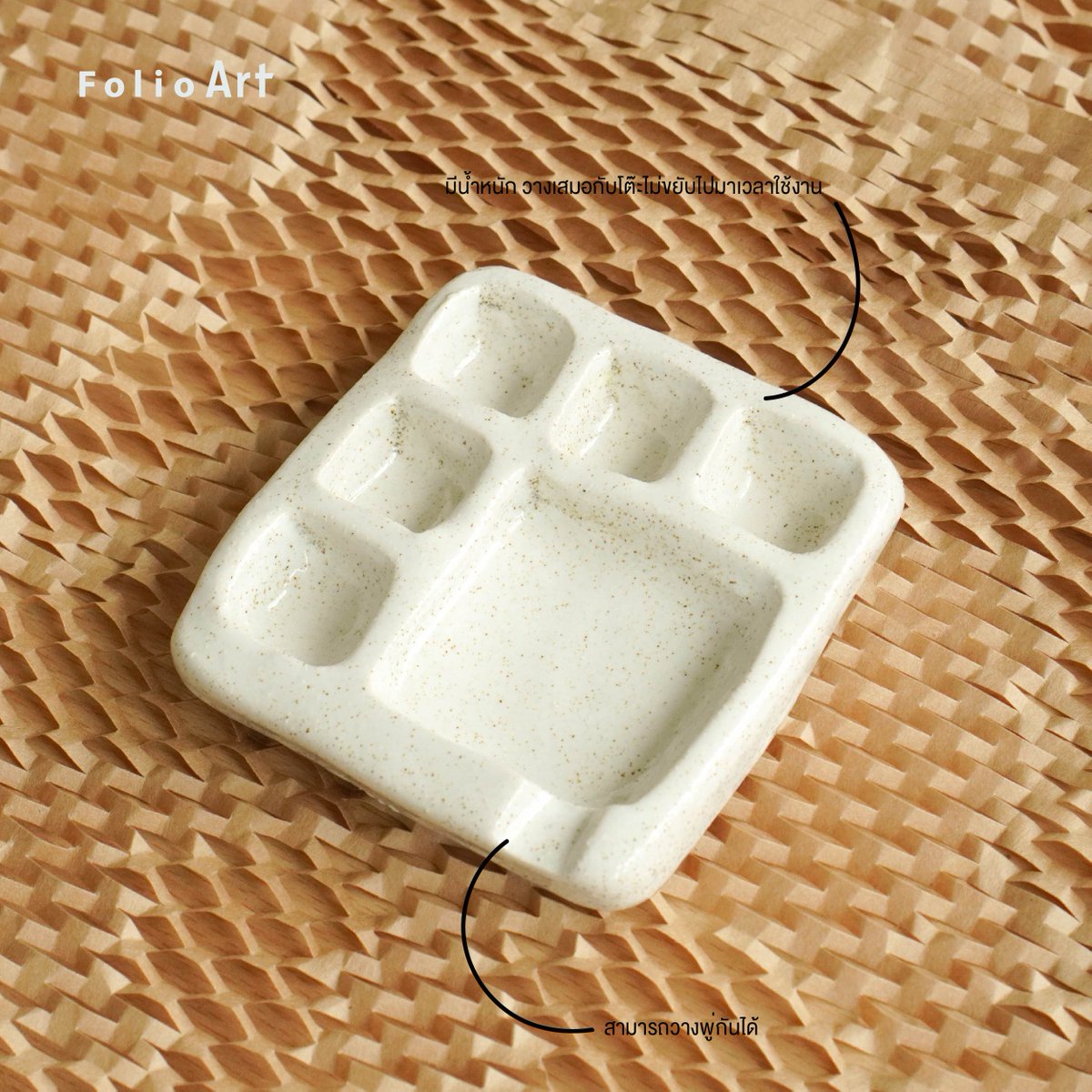 ไม่ต้องเปลี่ยนจานเพราะพลาสติกติดสีง่ายแล้ว จานเซรามิกยังลาออกง่าย เห็นสีชัดเจน อย่างจานเซรามิกชิ้นนี้ มีทั้งหมด 6 หลุม โดยมี 1  หลุมที่เราจะมีพื้นที่ ที่สามารถผสมสีได้ และมีรอยเล็กๆเว้นไว้ให้วางพู่กัน สะดวกมากก 💪มีน้ำหนักไม่ขยับเวลาใช้งาน 🥰❤️