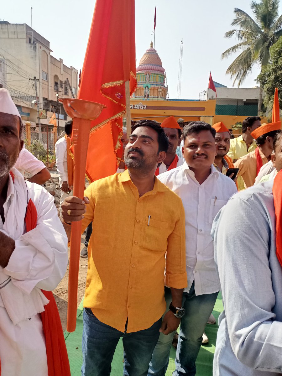 SumitChavre's tweet photo. आज शिवसेना #shivsenauddhavbalasahebthackeray पक्षाच्या वतीने #शेतकरी यांच्या साठि #परभणी मध्ये बेधडक मोर्चा@ काढण्यात आला होता त्या निमित्ताने #पुर्णा युवासेना शहर सरचिटणीस म्हणून मोर्चात सहभागी होतो.🐅🏹🚩 #Valmiki_Army #Sumit_Chavre #Shivsena #Parbhani #BhangiSena #shetkari https://t.co/lQBBggZyjk